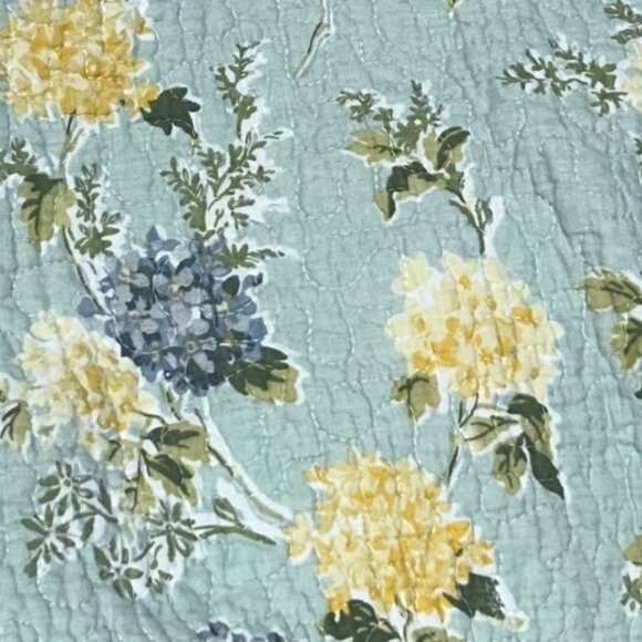 Laura Ashley floral quilted PAIR 2 standard pillow shams excellent condition - Picture 8 of 8